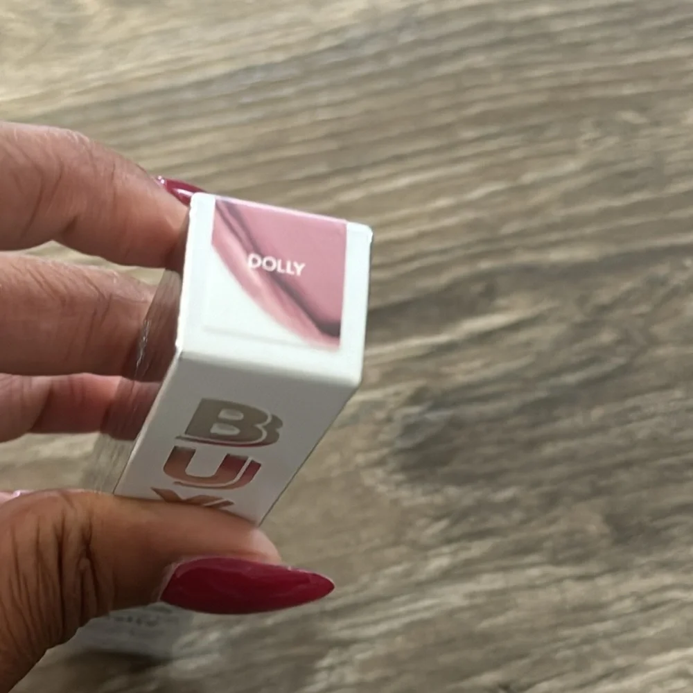 BUXOM PLUMPING LIP